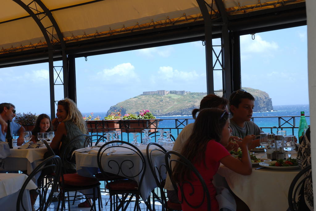 Hotel Villa Iulia Ventotene Exteriör bild