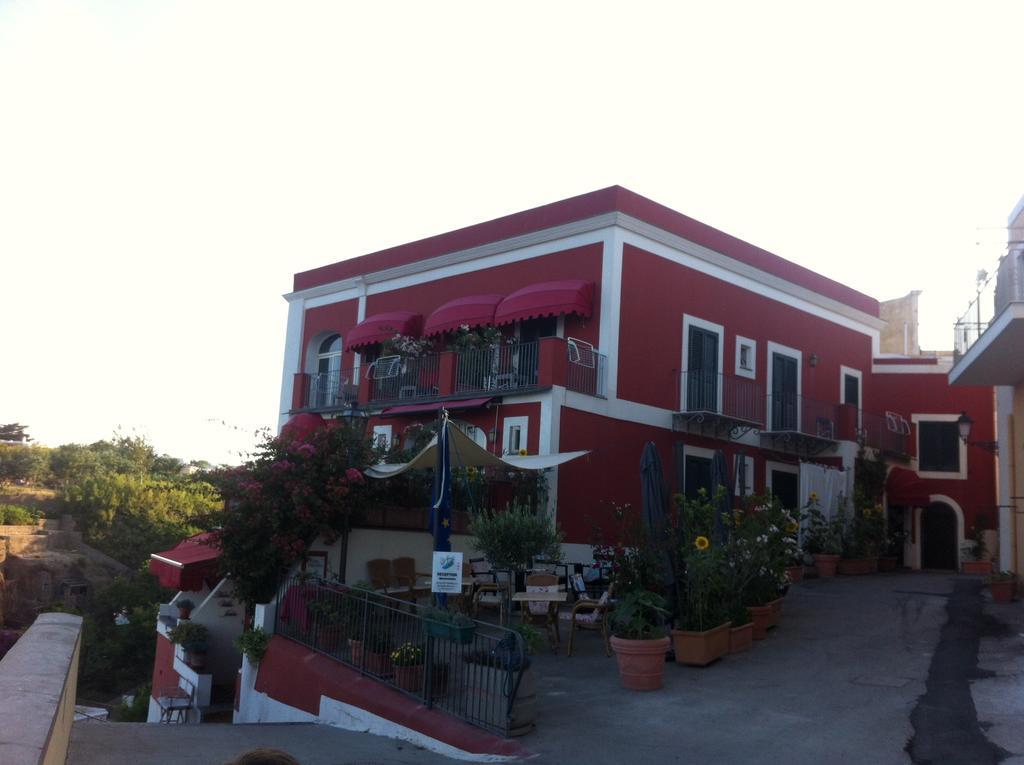 Hotel Villa Iulia Ventotene Exteriör bild