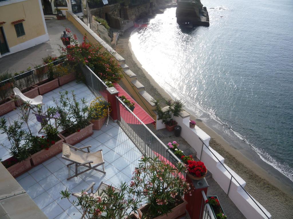Hotel Villa Iulia Ventotene Exteriör bild