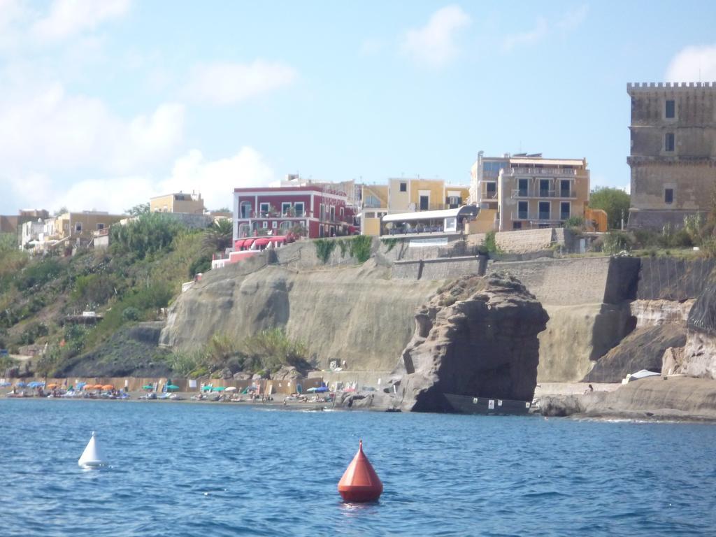 Hotel Villa Iulia Ventotene Exteriör bild