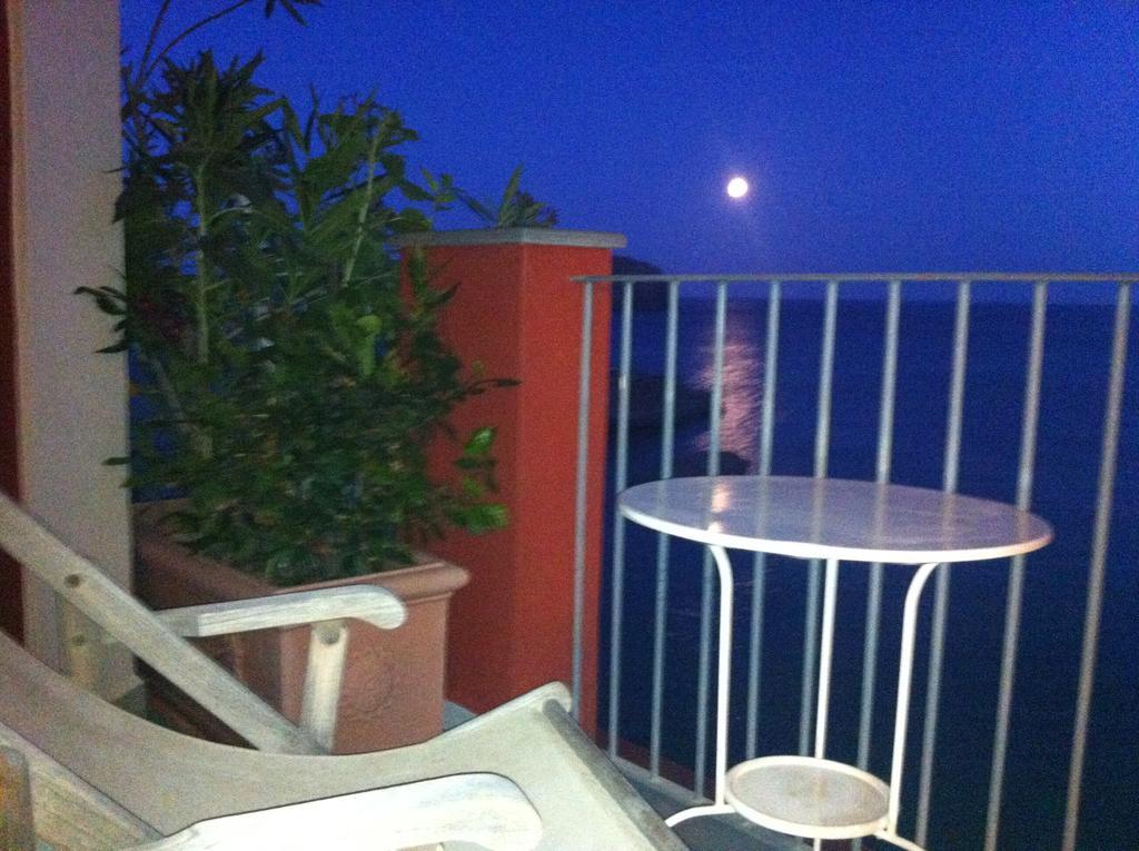 Hotel Villa Iulia Ventotene Exteriör bild