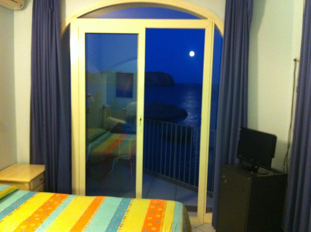 Hotel Villa Iulia Ventotene Exteriör bild