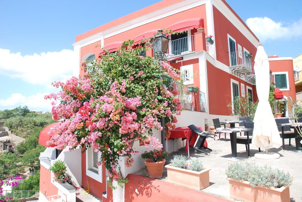 Hotel Villa Iulia Ventotene Exteriör bild