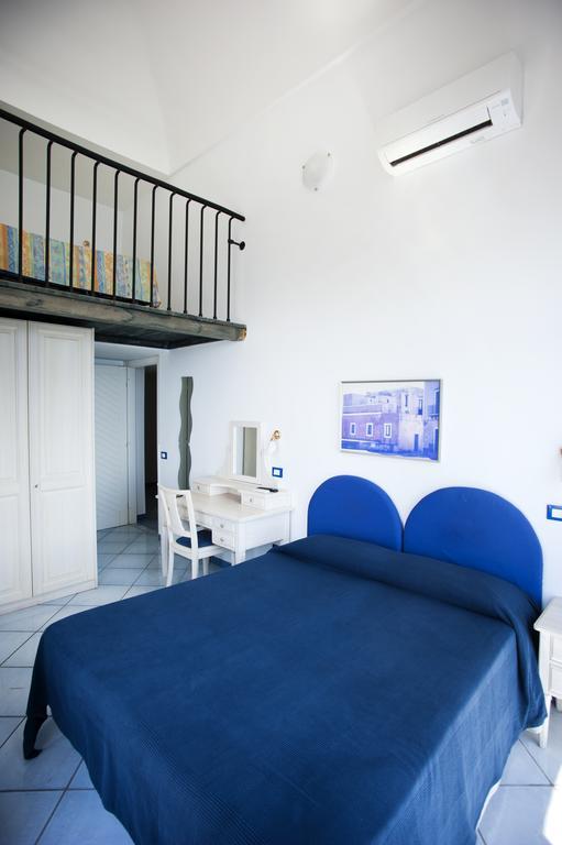 Hotel Villa Iulia Ventotene Exteriör bild
