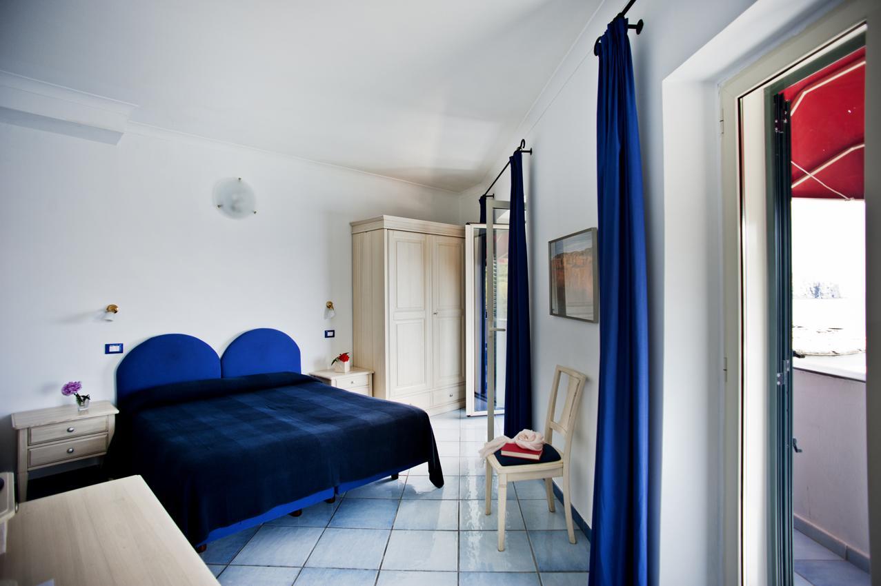Hotel Villa Iulia Ventotene Exteriör bild